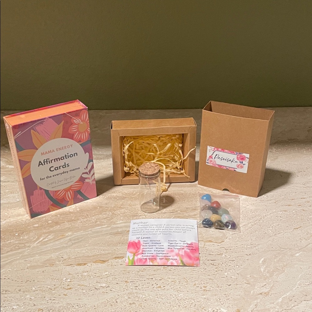 Mama Energy Affirmation Cards & Paseisaku 12 Heart Shaped Crystal Stone Set